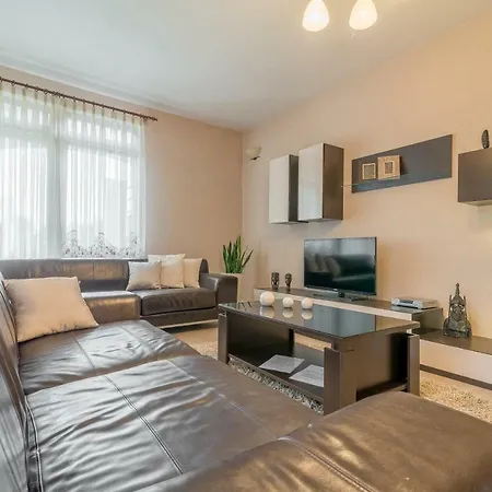 Kate's Family Place Apartman *