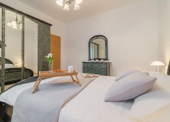 Kate's Family Place זאדאר